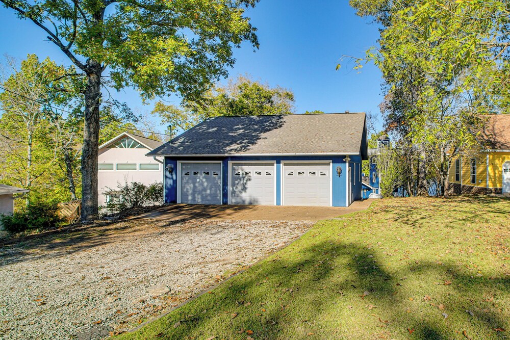 Lake Hamilton Escape w/ Dock & Waterfront Views!