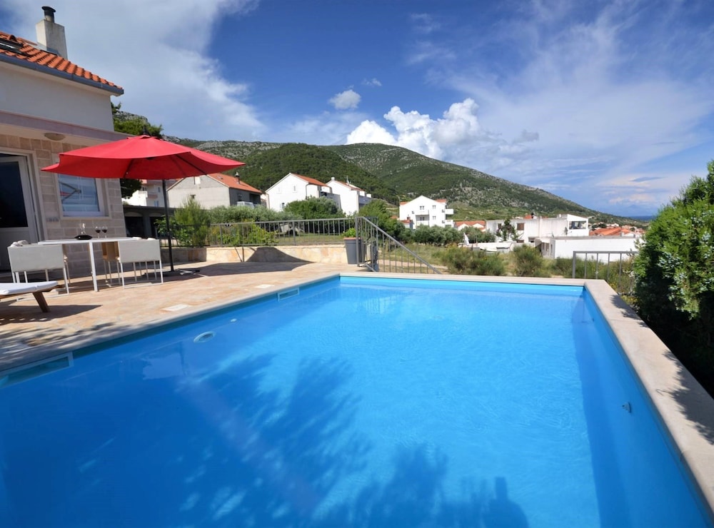 Marvelous Escape Bol Island Villa With Pool