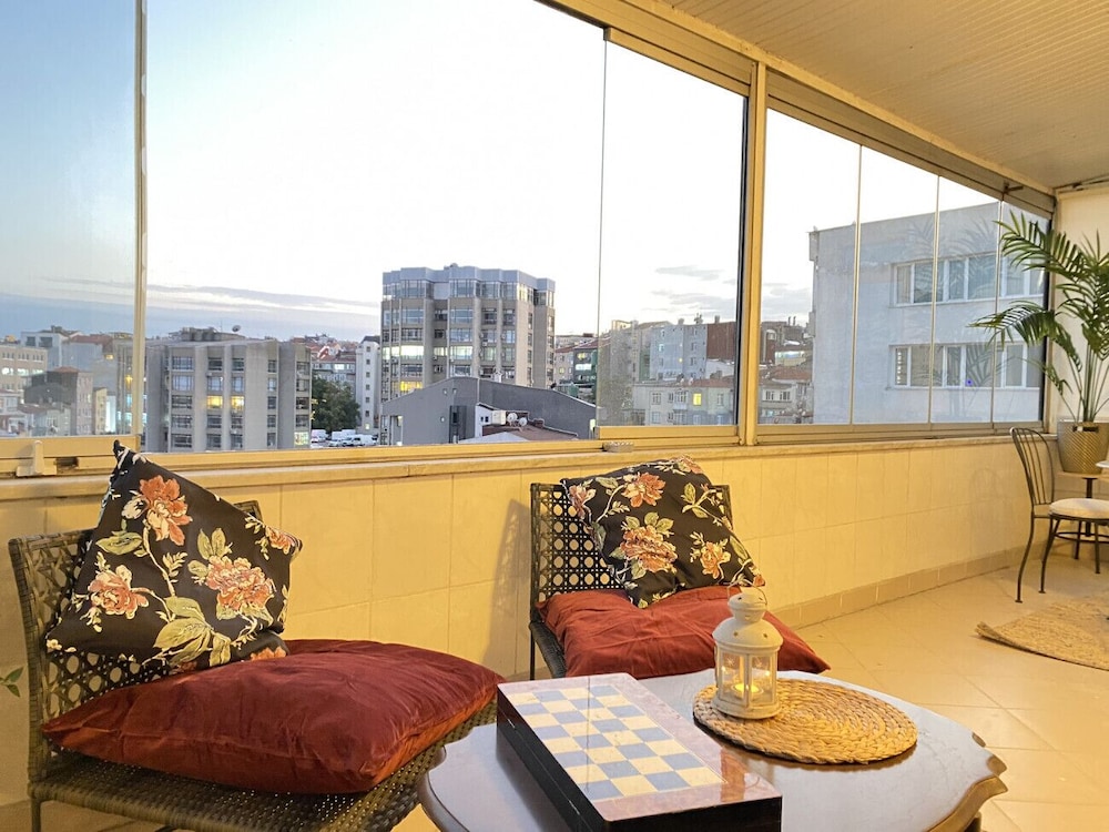 Missafir Sleek Flat in Nisantasi With Terrace