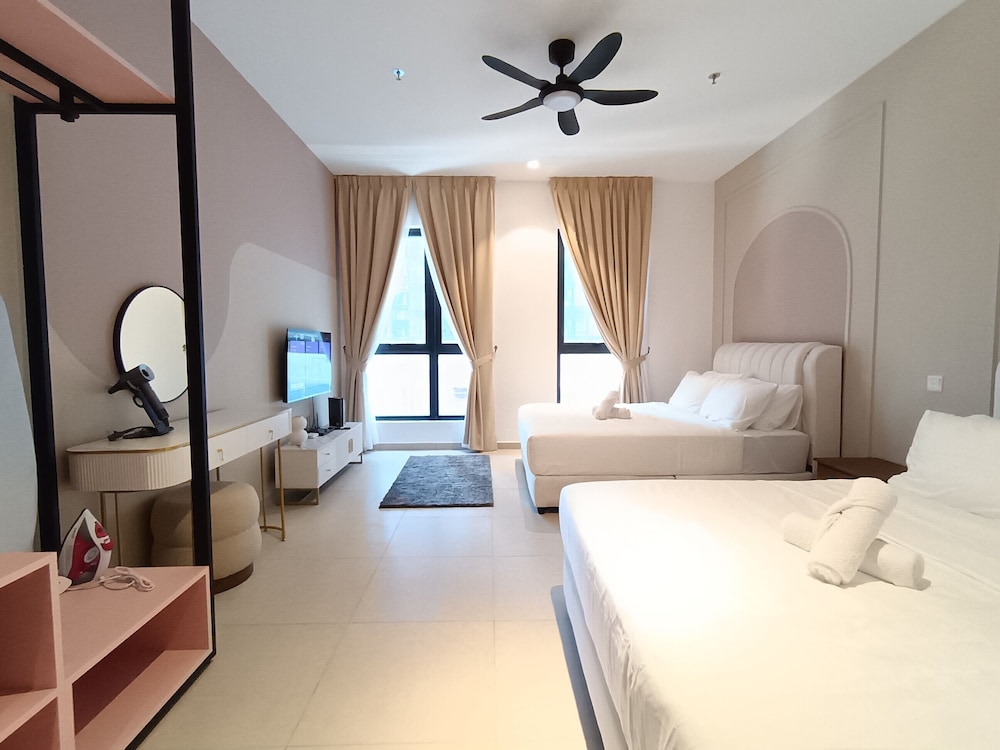 The Paxtonz by Manhattan Group