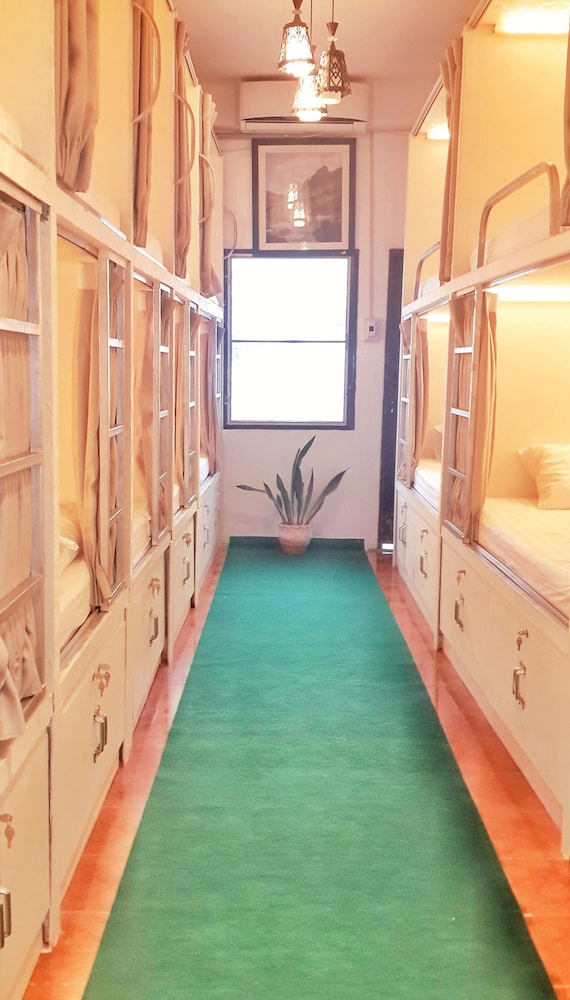Green Box Hotel - Hostel