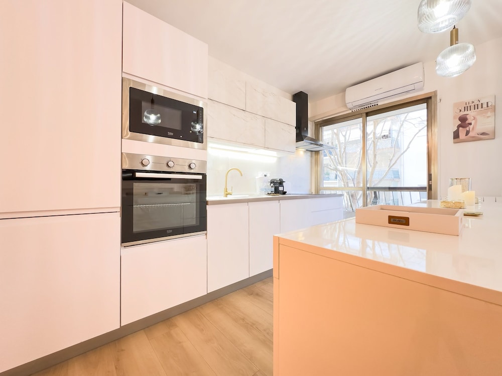 Le Dor in Cannes With 1 Bedrooms and 1 Bathrooms