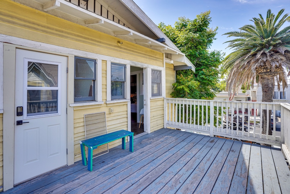 1 Mi to Dtwn! Bright Long Beach Apartment
