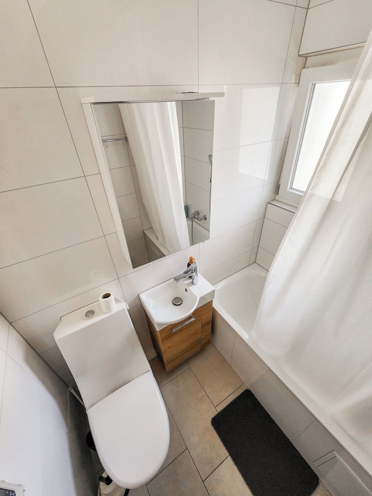 VK - VBD - Zurich Airport - Homestay - Villa Bassersdorf