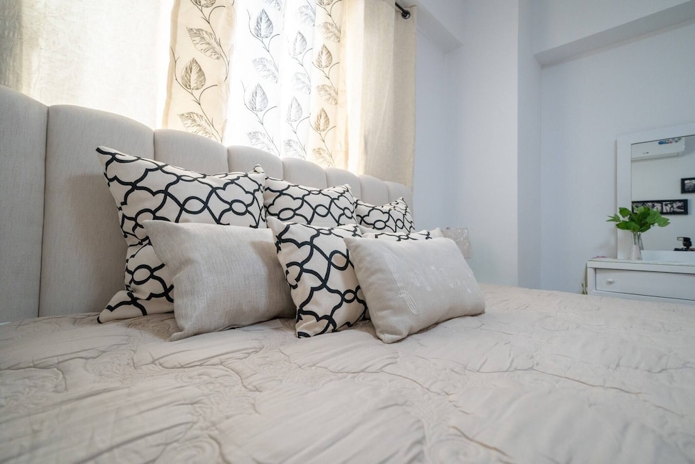 Featuring City Views, 1Br Downtown Stylish 2 Bt Sleeps 2 Wifi Gym Cine 2C view 5