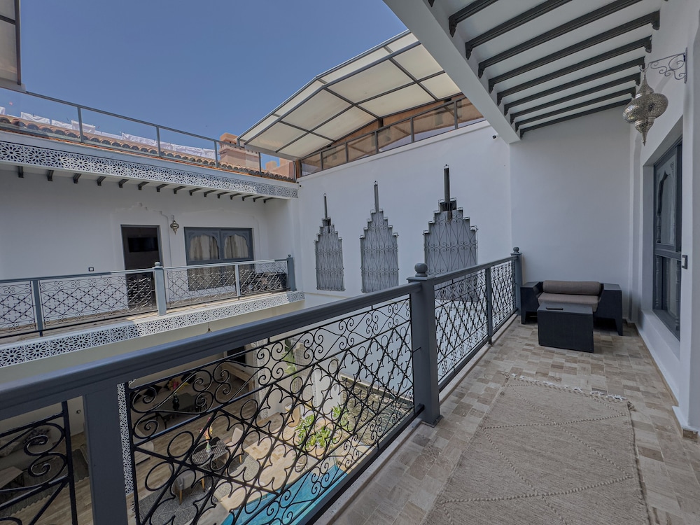 Riad Tonaroz Gold