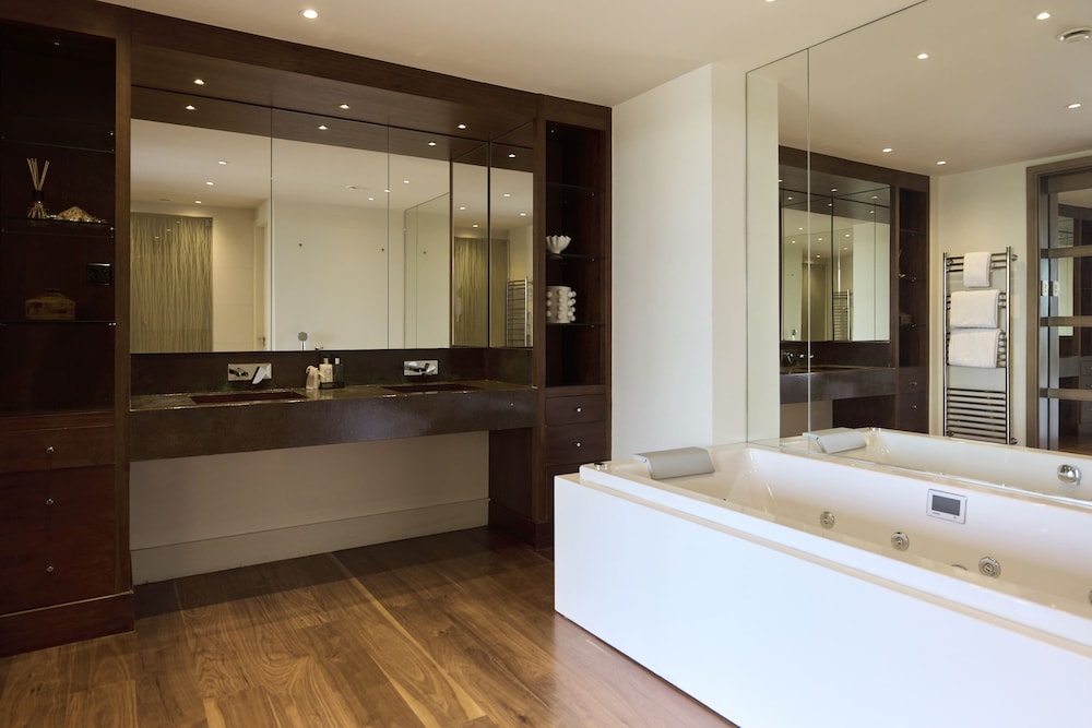 Battersea Riverside Luxury Apartment