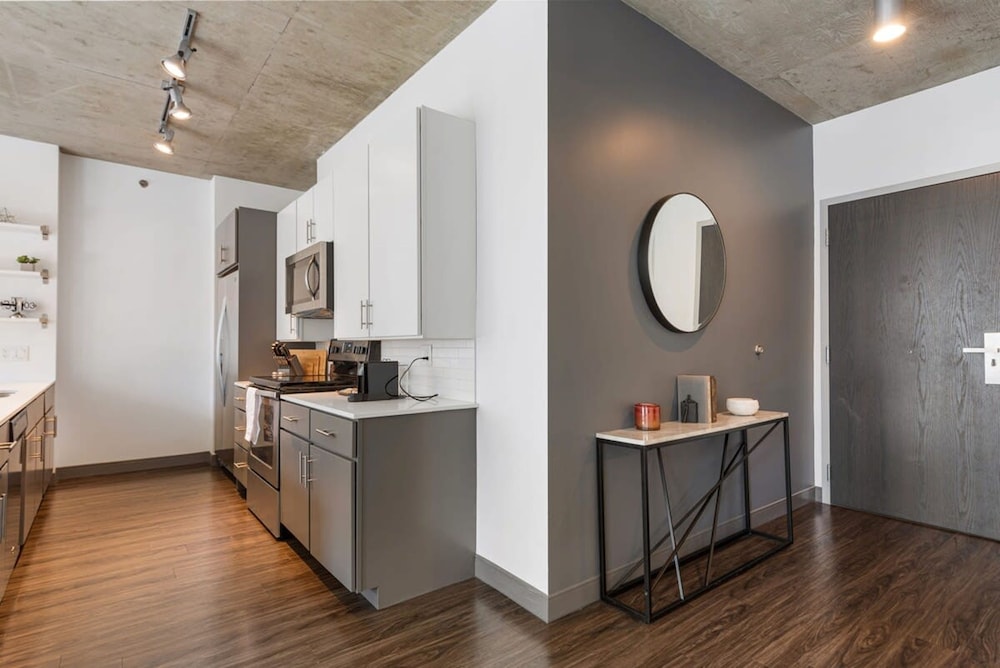 Designer Combo The Loop 2x 3BR Group Stay Views