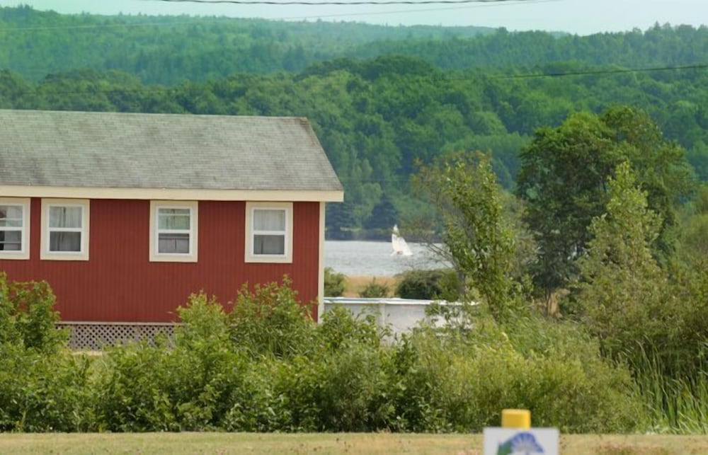 Crown Cove Cottages