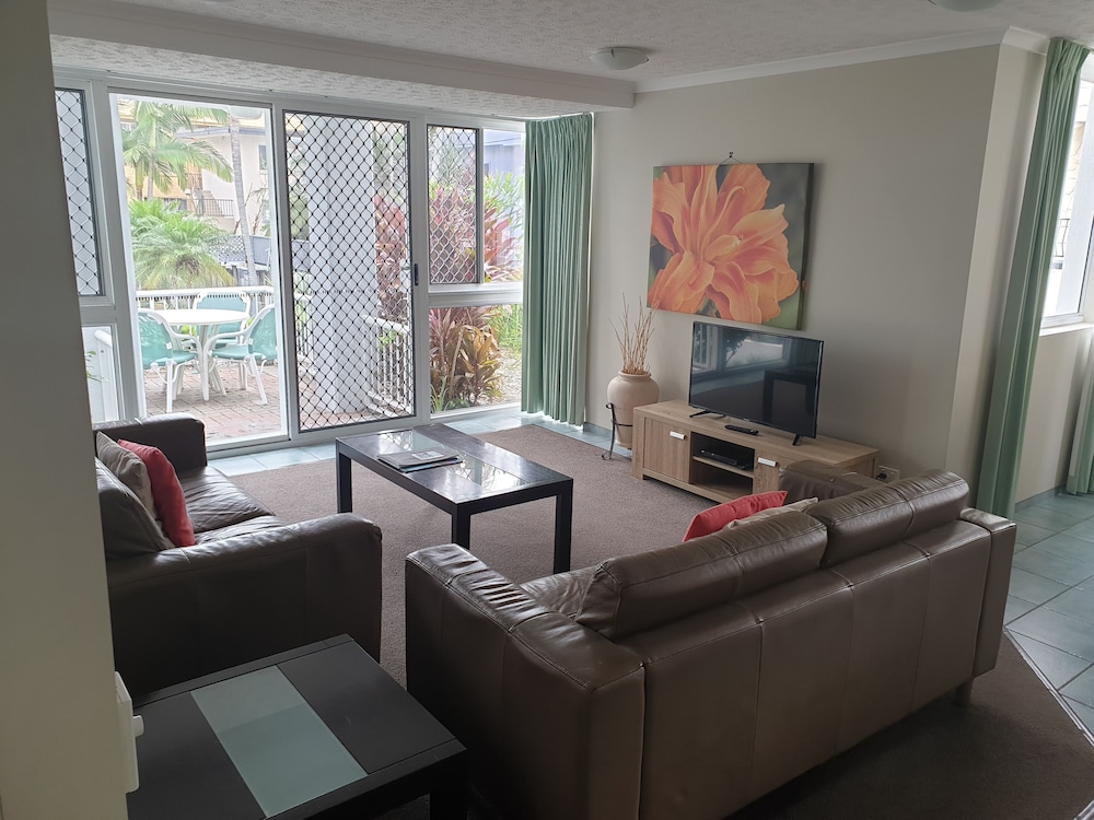 Coolangatta Vacations - The Bay Apartments - Property Image 2