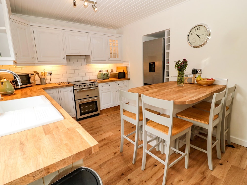 Curlew Cottage, 2 Fenkle Street