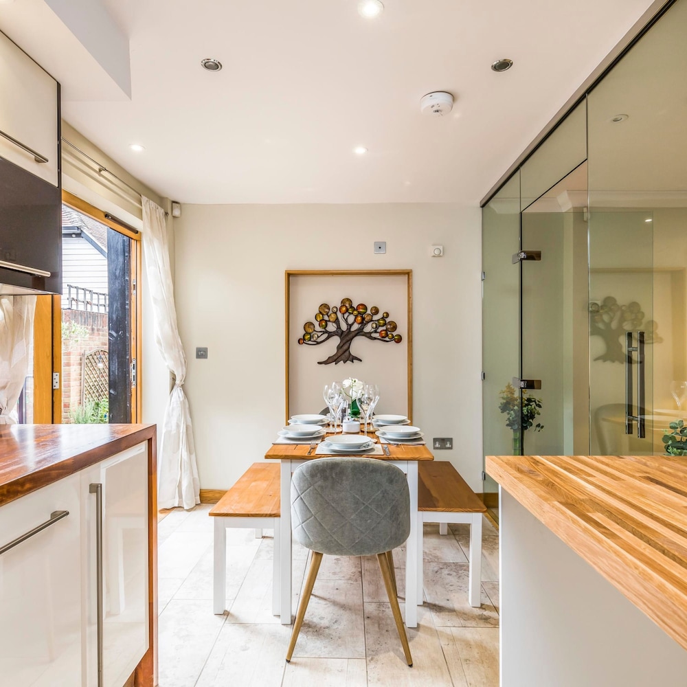 Stylish 3 Bed With Double Carport