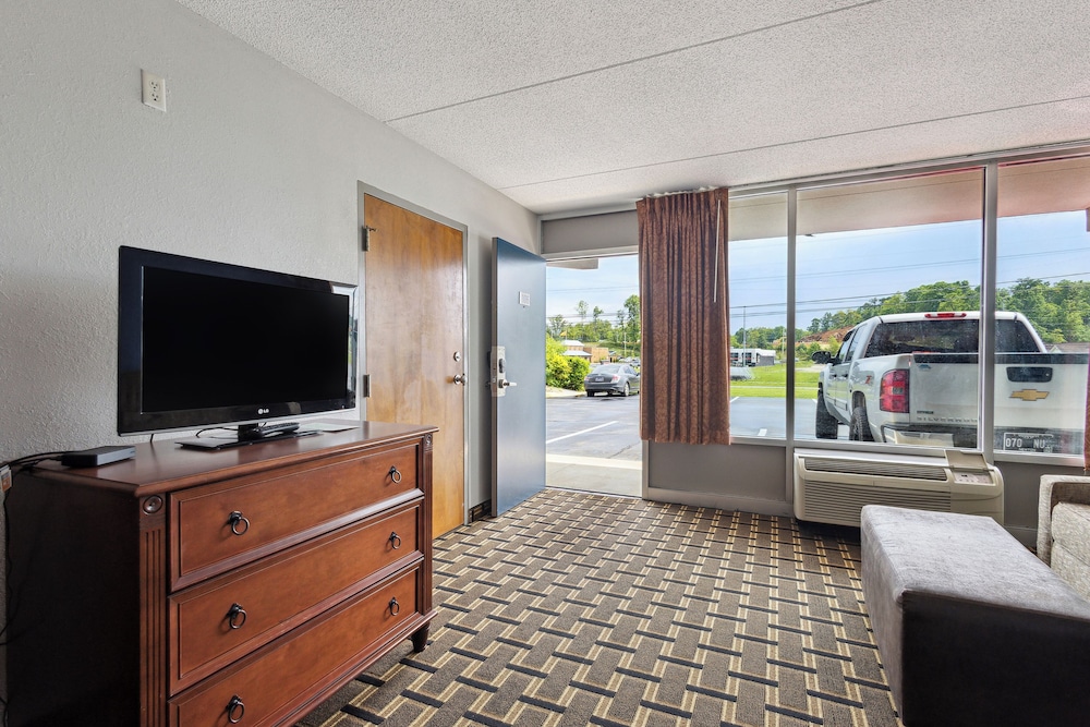 Relax inn by OYO Greeneville Near Hwy US-321