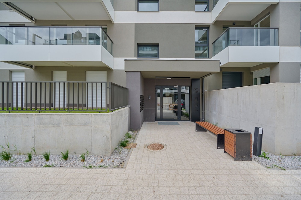 Pet-friendly Apartment by Renters view 4