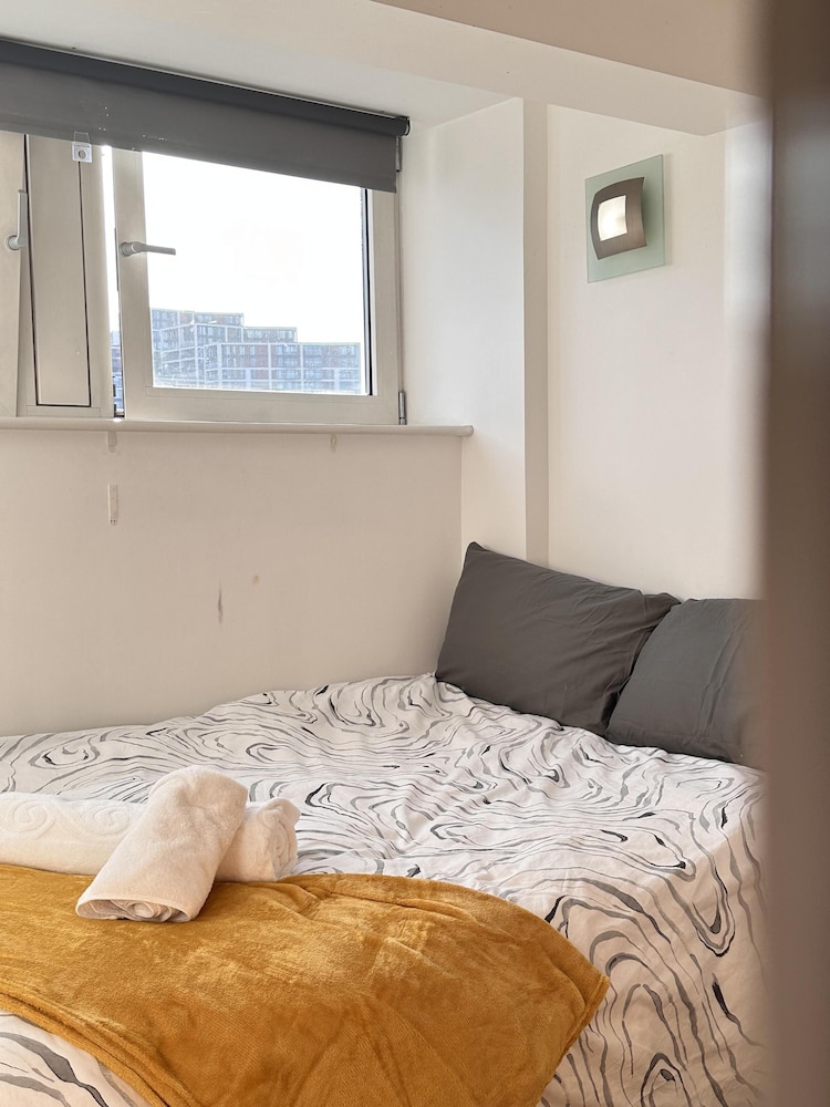 Beautiful 2-bed Apartment in London view 2