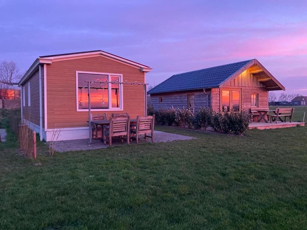 2 Adjacent Houses With Lots of Privacy