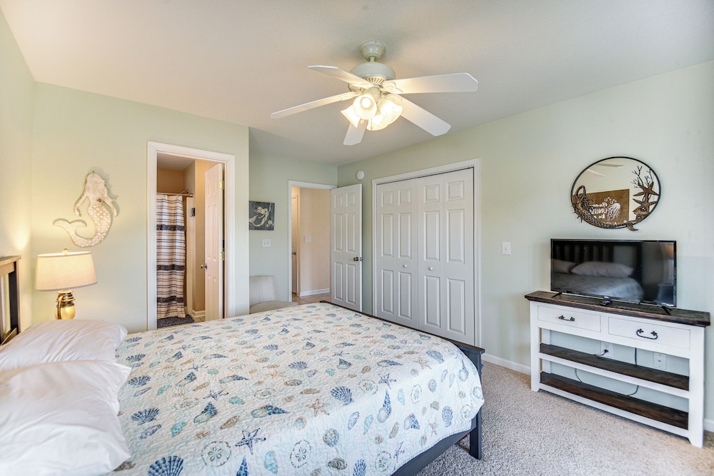 Tranquil Outer Banks Home: Dock & Community Pool! view 2