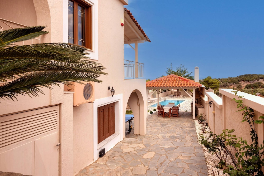 Villa Dimitra With Swimming Pool
