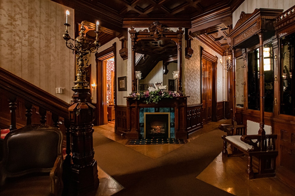 Reynolds Mansion B&B