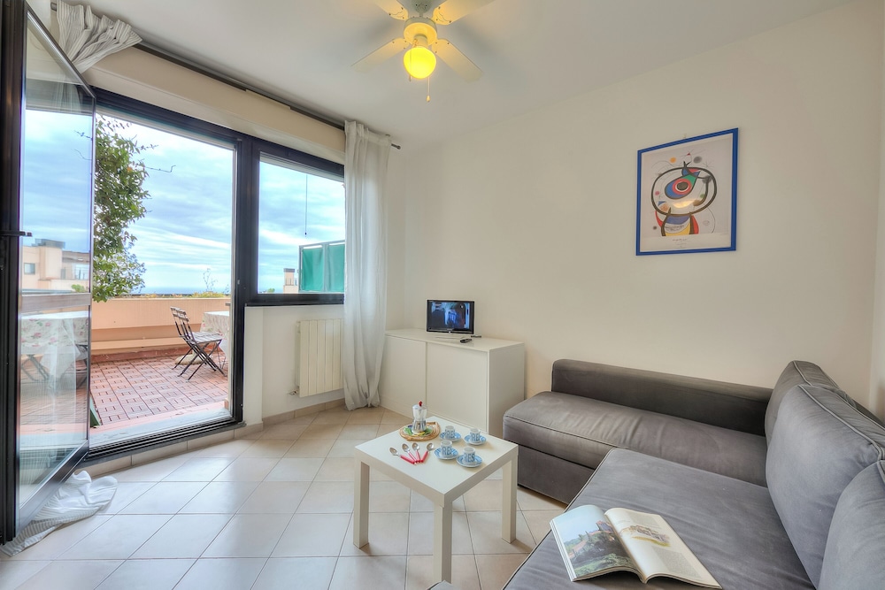 Casa Viola With Shared Pool sea View en Varazze — lounge