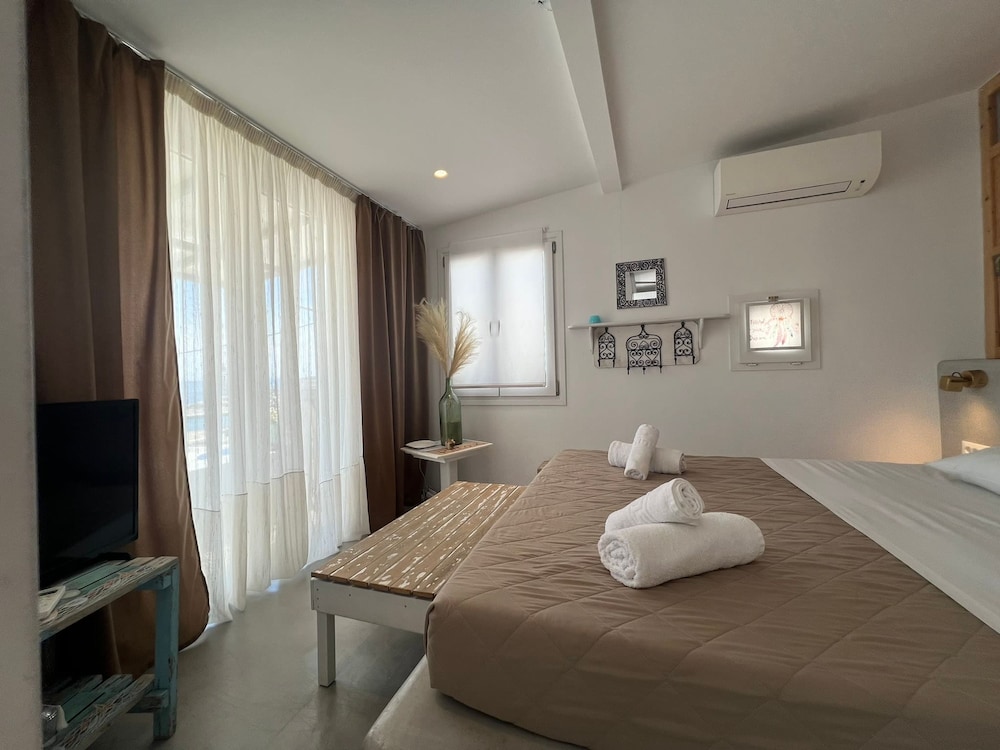 Mykonos Noir Nest - Sea View Escape