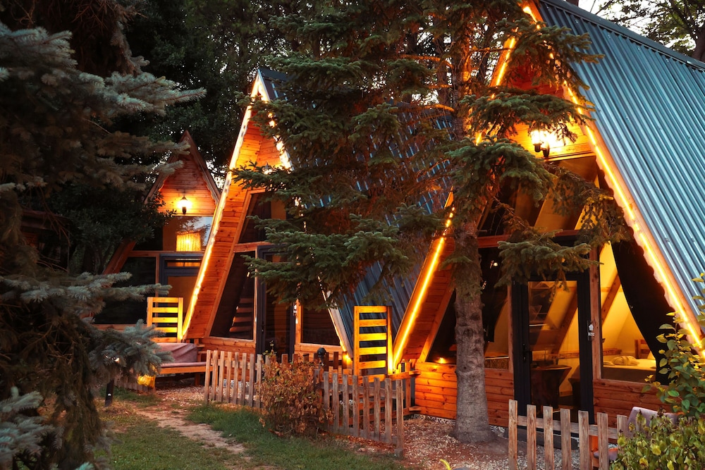 Hotel Sapanca Taş Ev & Bungalow - Image 1