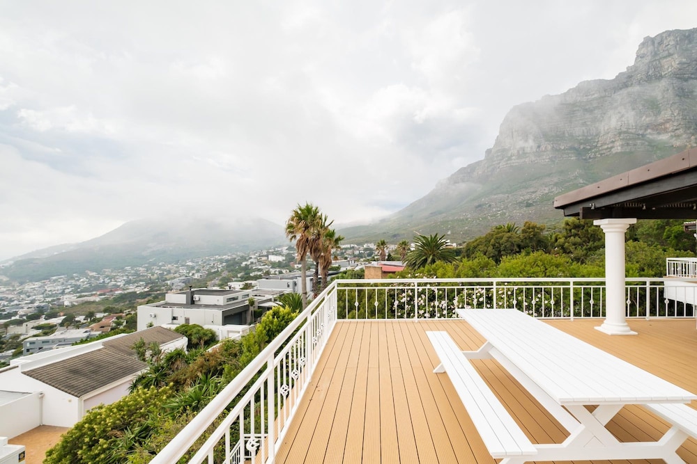 Idyllic Camps Bay Villa w 2 Pools Buddha Retreat