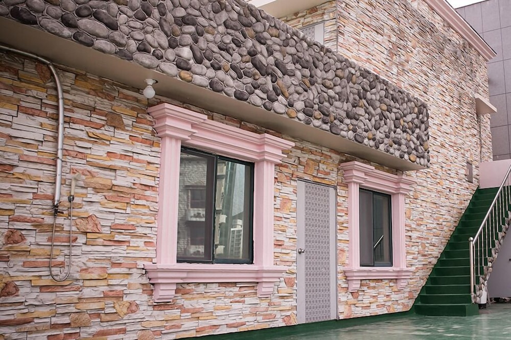 Picasso Motel