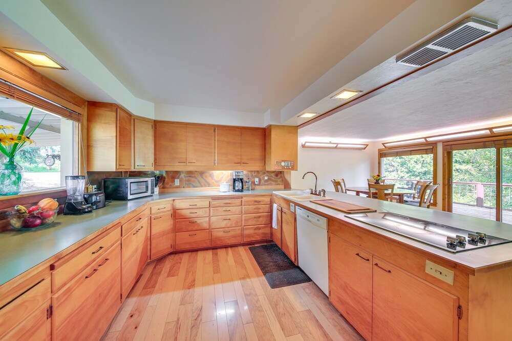 Sandpoint Vacations - 12 Mi to Schweitzer: Spacious Home w/ Deck! - Property Image 31