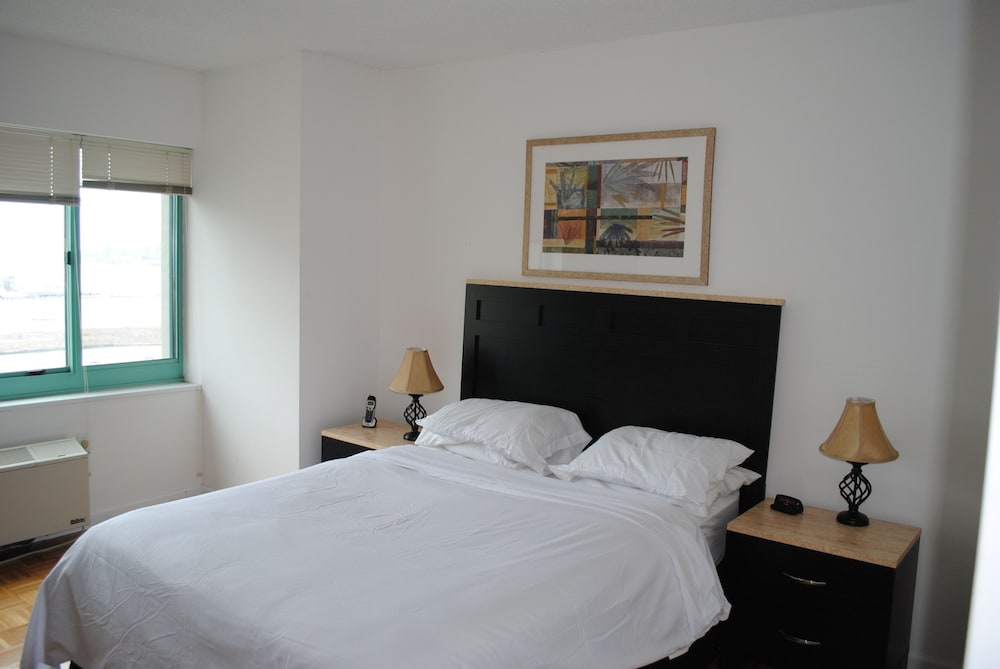 Hudson Suites at Newport