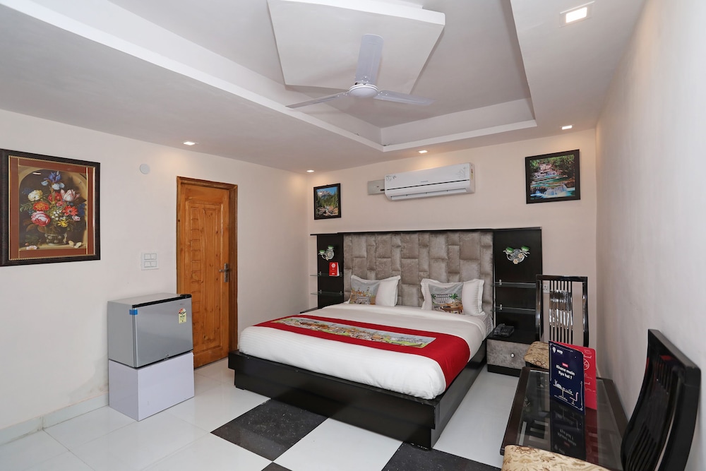 OYO 10558 Hotel Qlark