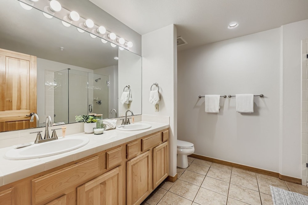 5094 Gateway 3 Bedroom Condo