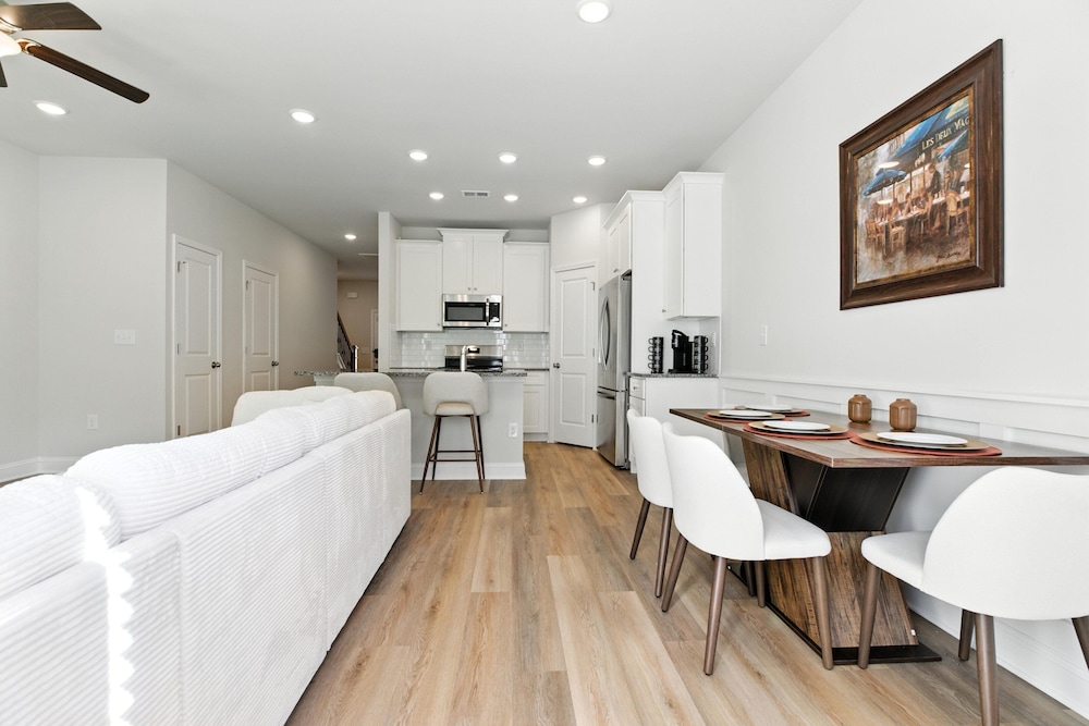 Charming Easley Retreat With Private Yard 3 Bedroom Townhouse