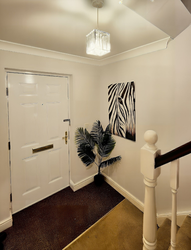 Charming 4-bedroom Stoke Gifford Retreat for 9 Guests