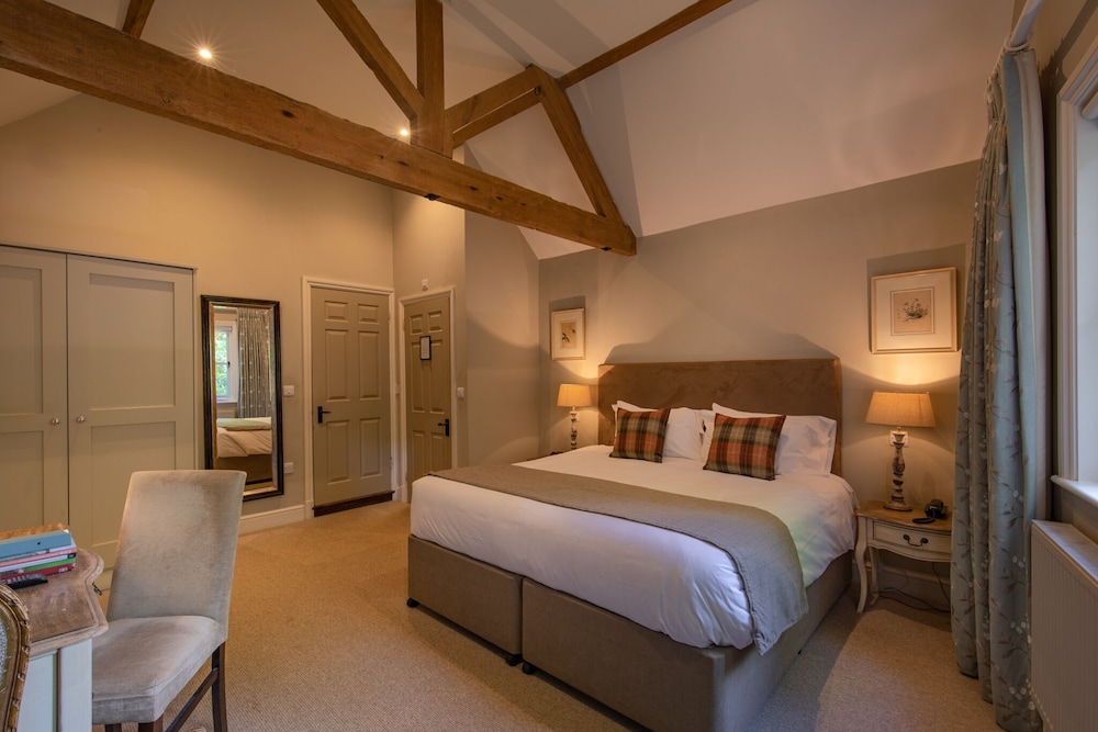 Aylesbury Vacations - The Five Arrows Hotel - Property Image 6