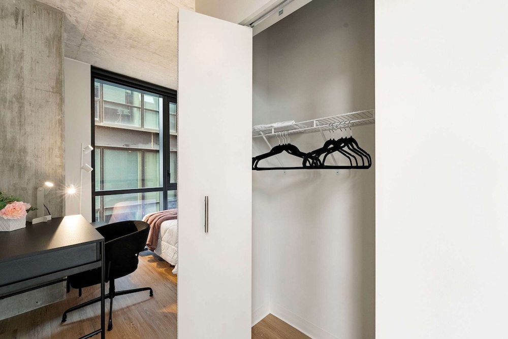 3 Bed 3 Bath High Rise With Gym Amenities