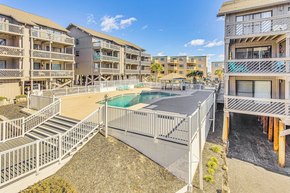 Walk to Ocean: Condo w/ 3 Pools in Myrtle Beach