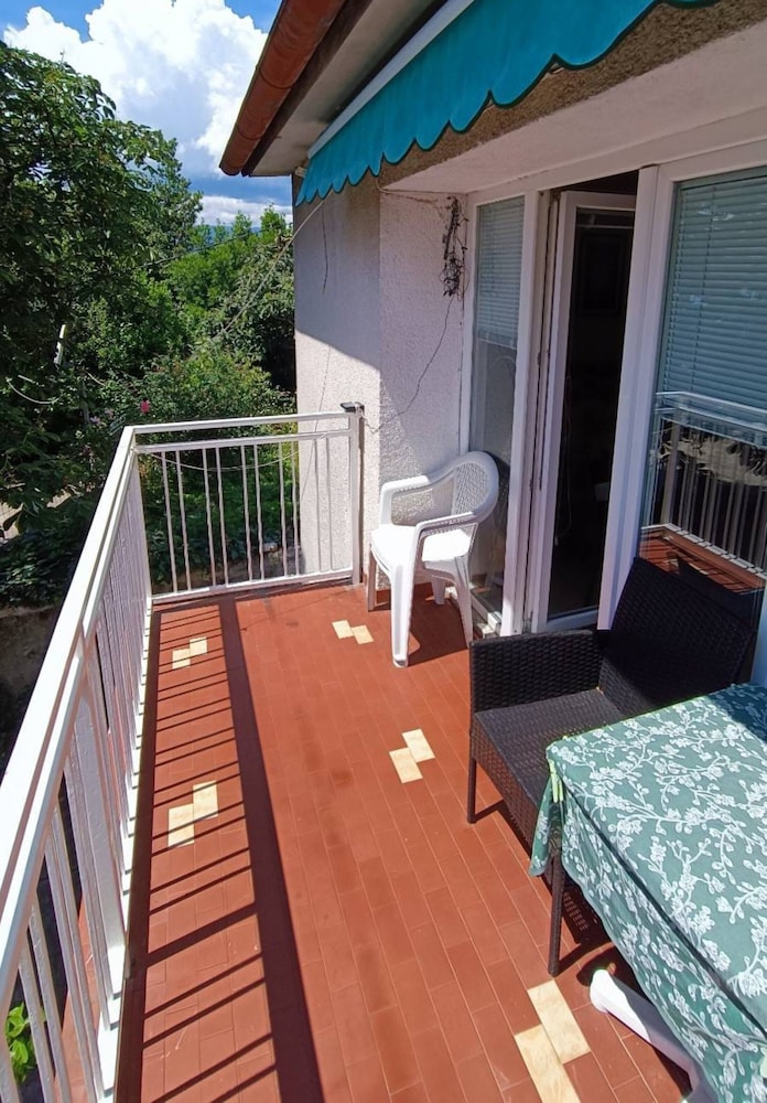 Luxury apartment Ivone with balcony