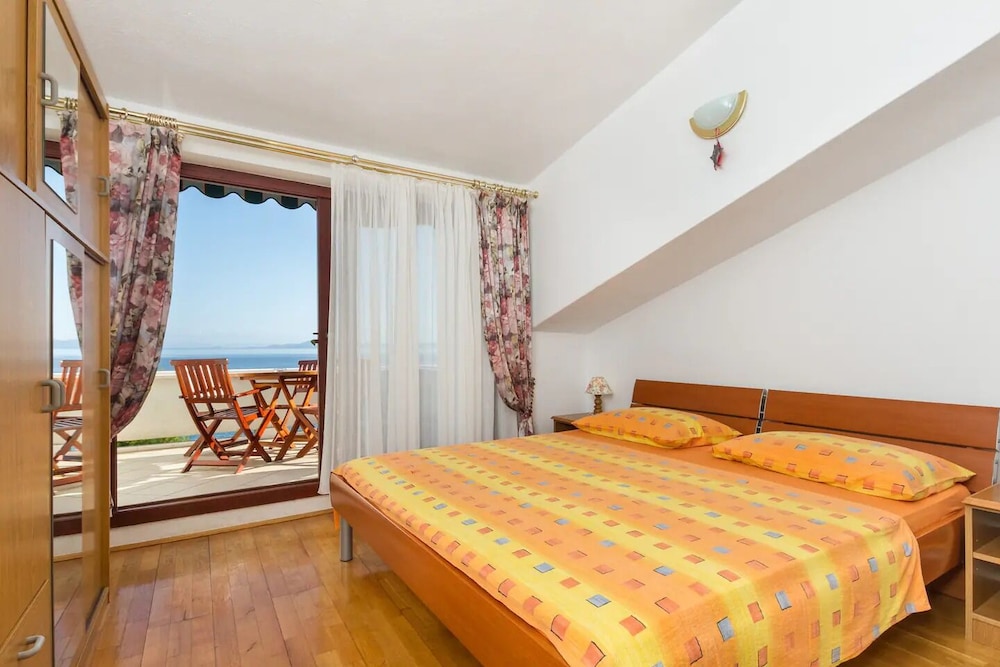 Sea Front - With Pool - H