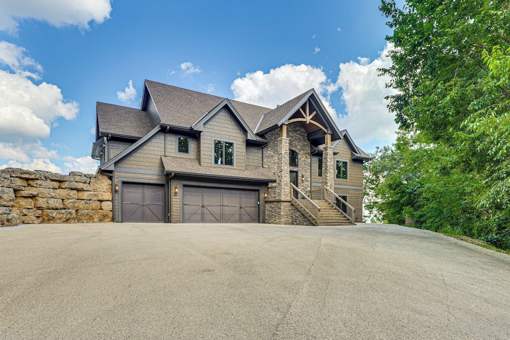 River Views + Wraparound Deck: Dubuque Getaway