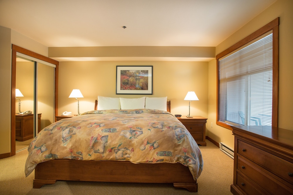 3219 - Three Bedroom Standard Powderhorn Lodge 3 Condo by RedAwning view 4
