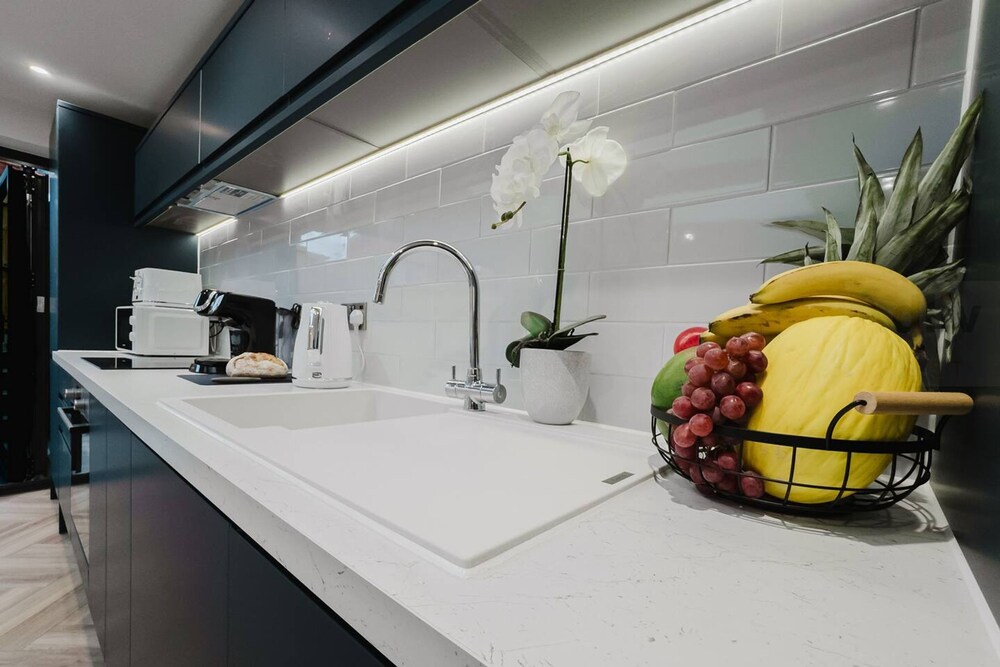 Luxury Seaside Home Parking Sleeps 8 by Adliv
