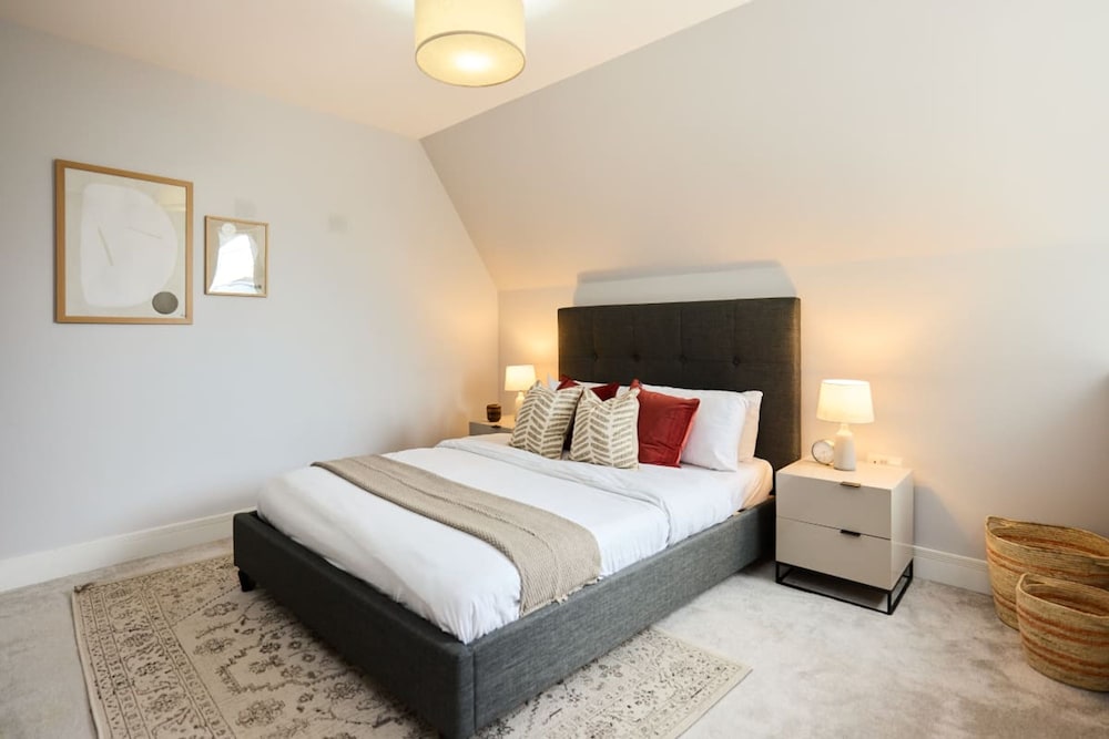 The Avery Hideout - Spacious 3bdr House With Rooftop Terrace
