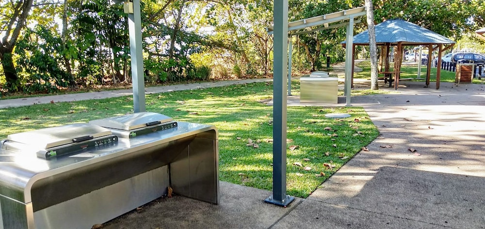 Melaleuca Hideaway - Beach Pool Free Parking