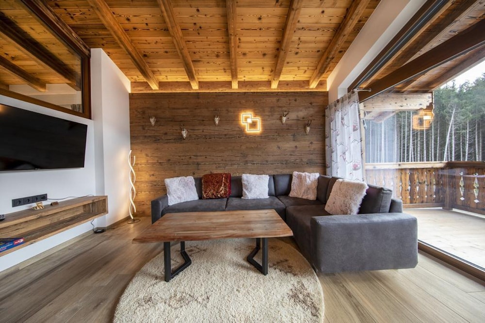 Welcoming Chalet Near Wildkogel Ski Arena
