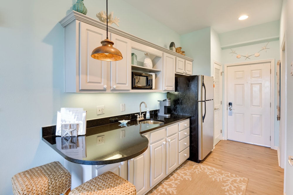 Walkable Condo w/ View Btwn Rosemary & Alys Beach!