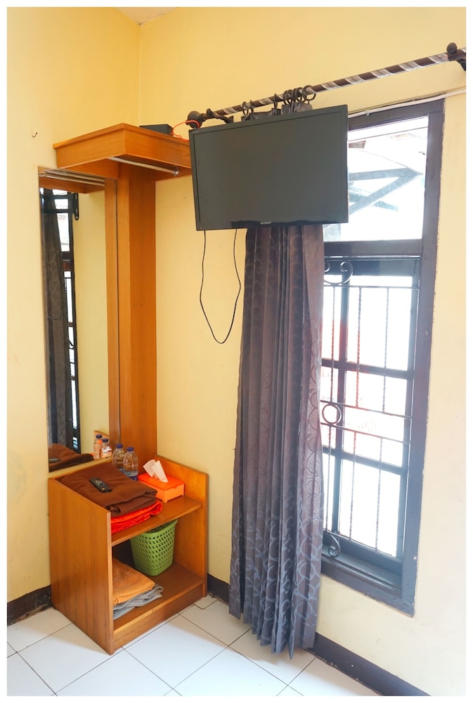 Budi House & Food Station