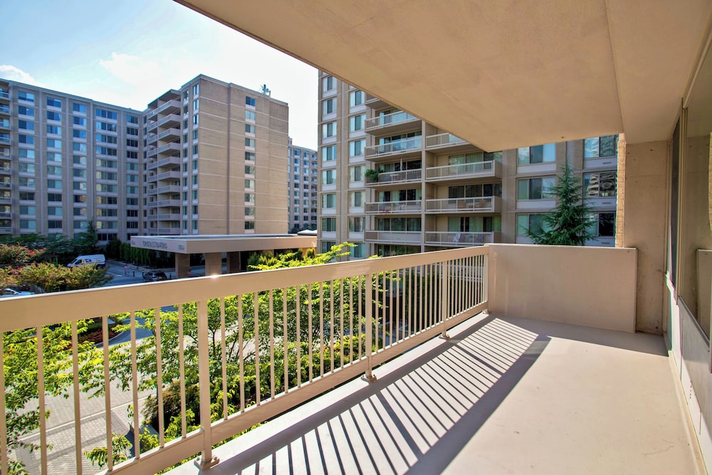 Prime Crystal City Apartments