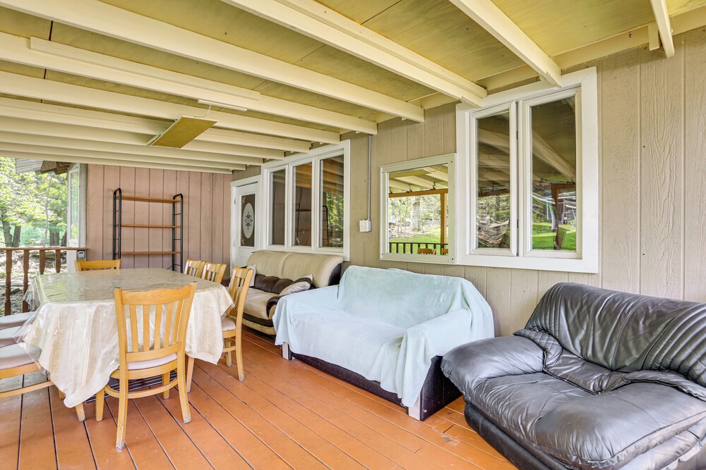 5 Mi to Monticello Raceway: Cabin w/ Pool Access!