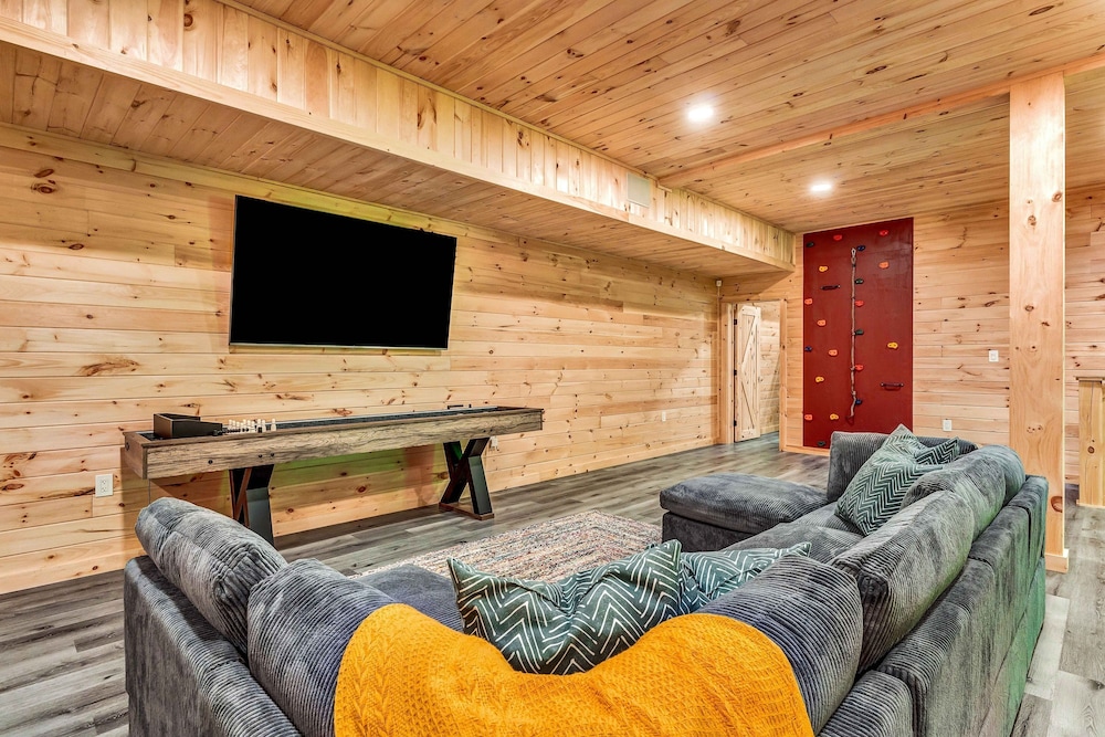 Grand Timber by Avantstay Indoor Pool Sauna Sports Court Game Room More
